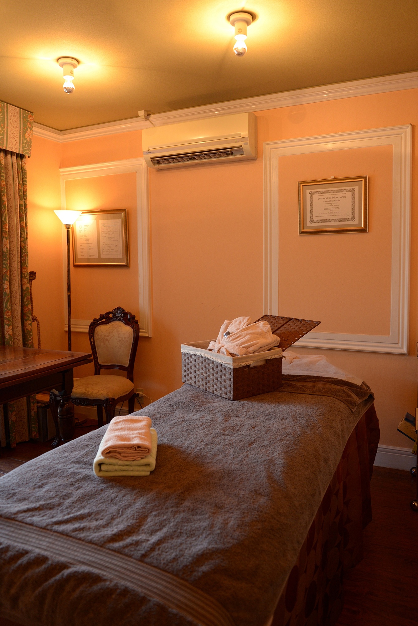 自由が丘のエステ＆アロマ・サロン　オザティプロデュースサロン、アロママッサージ、ボディ、エフェクティブタッチ